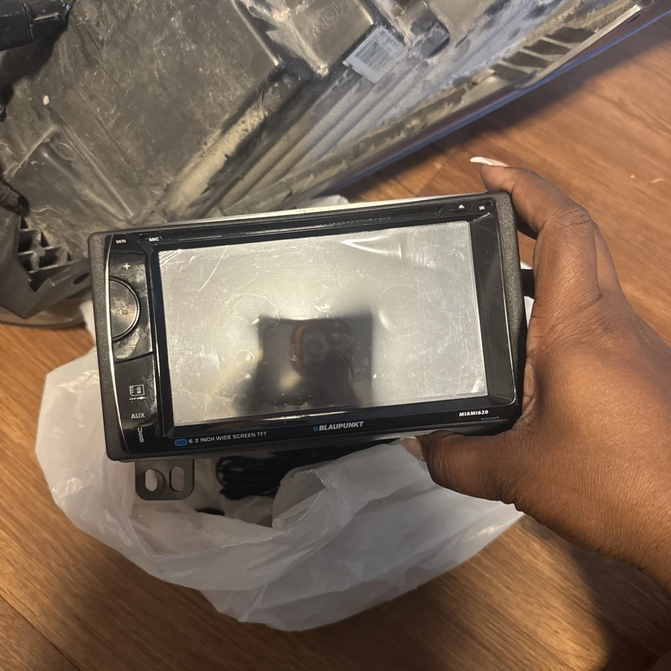 Blaupunkt MIAMI 620 6.2" Touch Screen Multimedia Car Stereo Receiver w/Bluetooth - Image 2 of 4