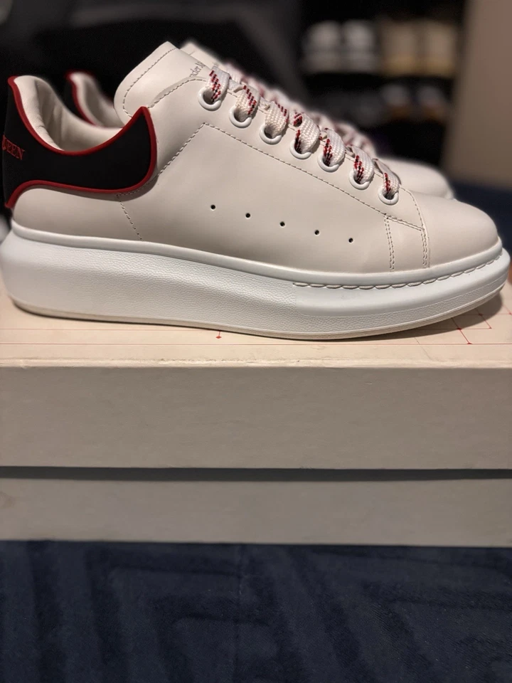 Tênis Alexander McQueen Oversized – Vermelho, Preto e Branco (Tamanho UE 41). Com CAIXA - Imagem 4 de 4