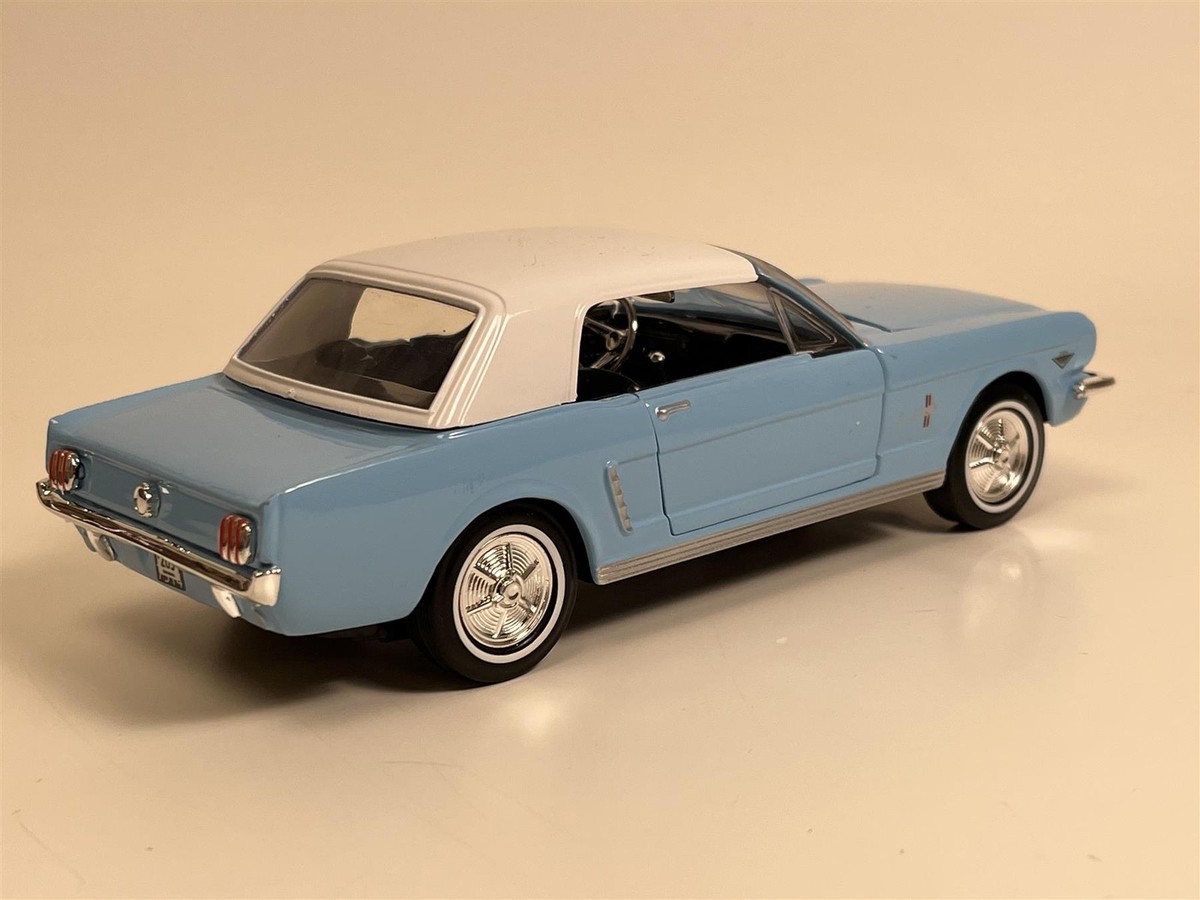 007 James Bond Thunderball 1964 1/2 Ford Mustang 1:24 Scale