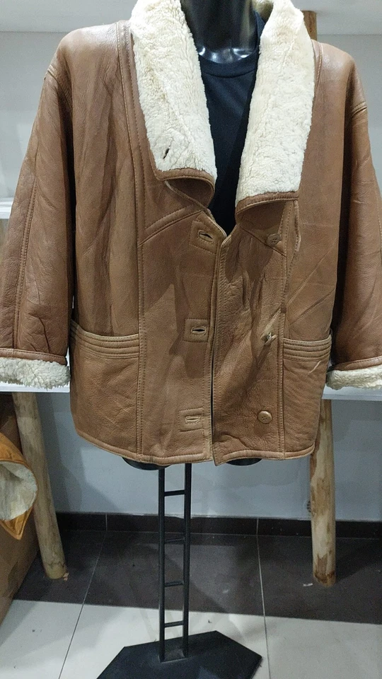 Abrigo de Piel Usado Seminuevo Hombre Marrón Claro Talla 44 MGC114PI - Imagen 2 de 4