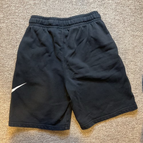 * EUC * BLACK NIKE SPORTSWEAR CLUB FLEECE SHORTS BOYS XL - NIKE SHORTS YOUTH XL - Picture 2 of 3