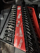 Milwaukee 48-22-9513 144-Position Flex-Head Ratcheting Comb Wrench Set Metric