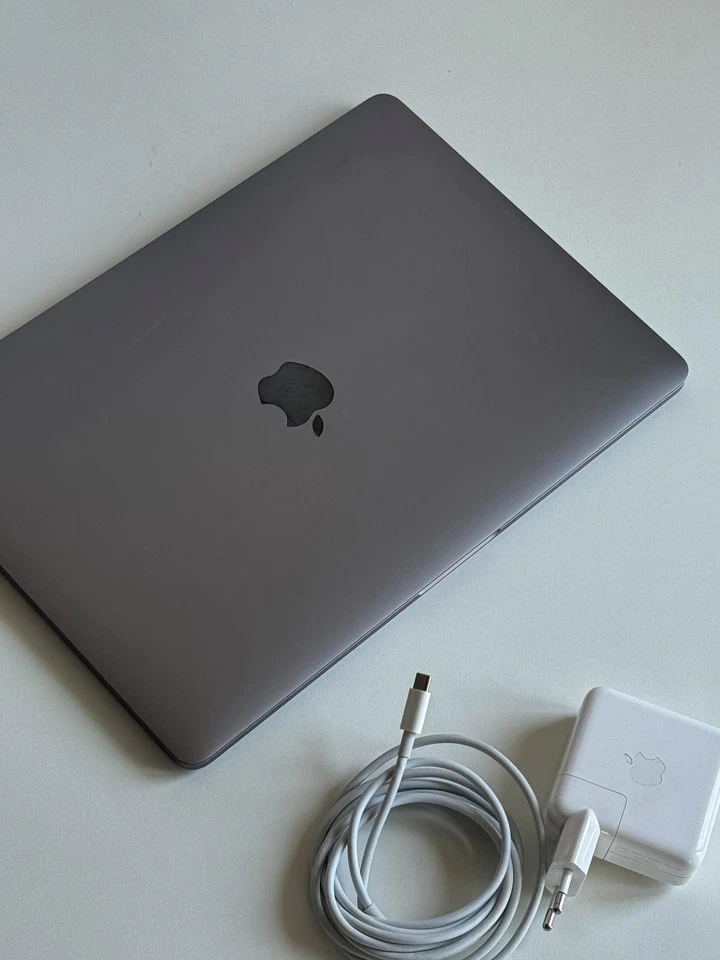 MacBook Pro 2017    13,3 Zoll   16 GB    I7 2,5 GHz - Bild 2 von 4