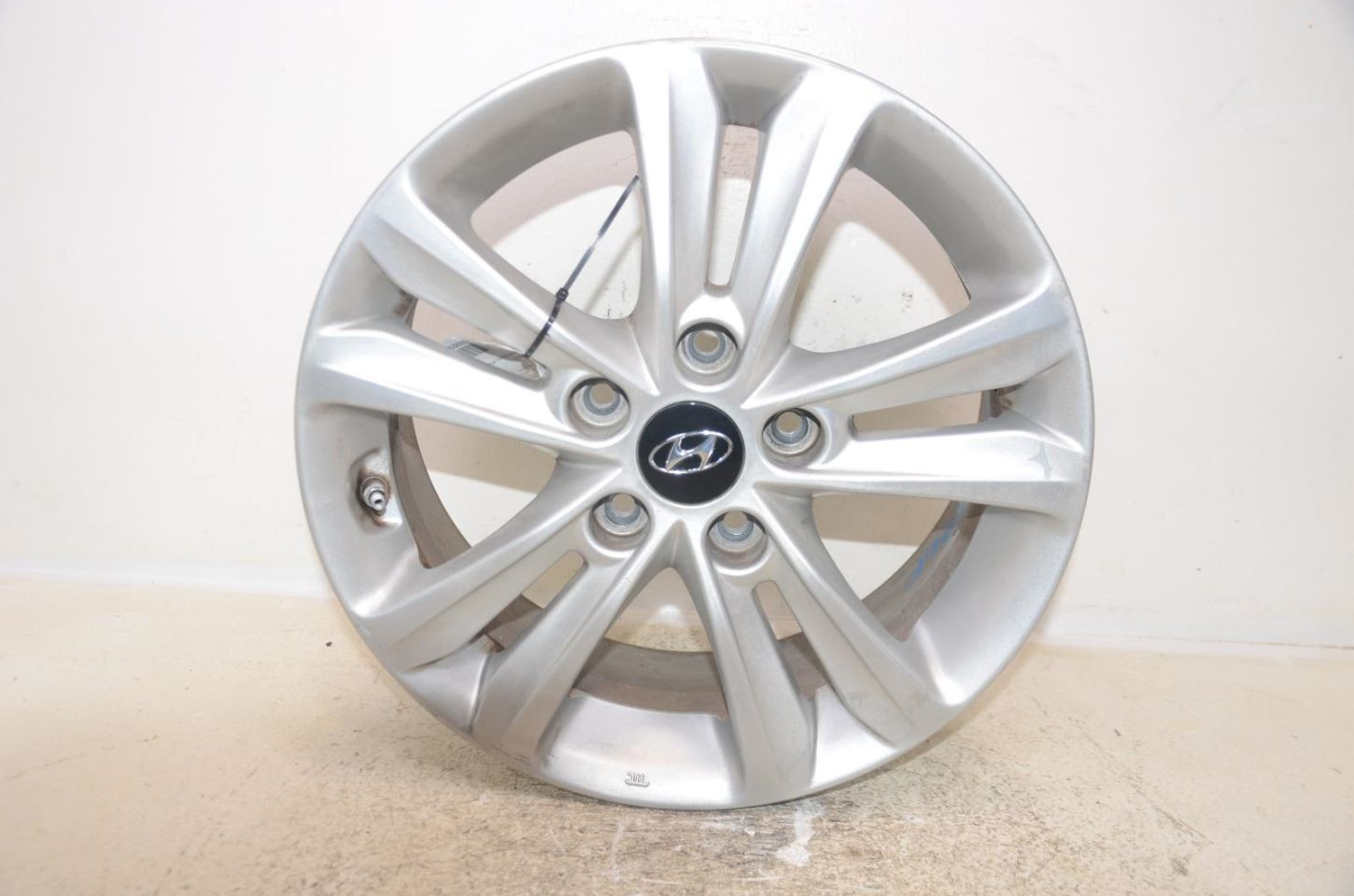 Wheel 16x6-1/2 Alloy 10 Spoke .Fits 11-14 SONATA 908690