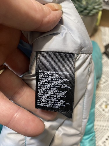 The North Face Aconcagua Puffer Vest Woman Size Med, Goose Down Fill 550 Teal - Picture 12 of 12