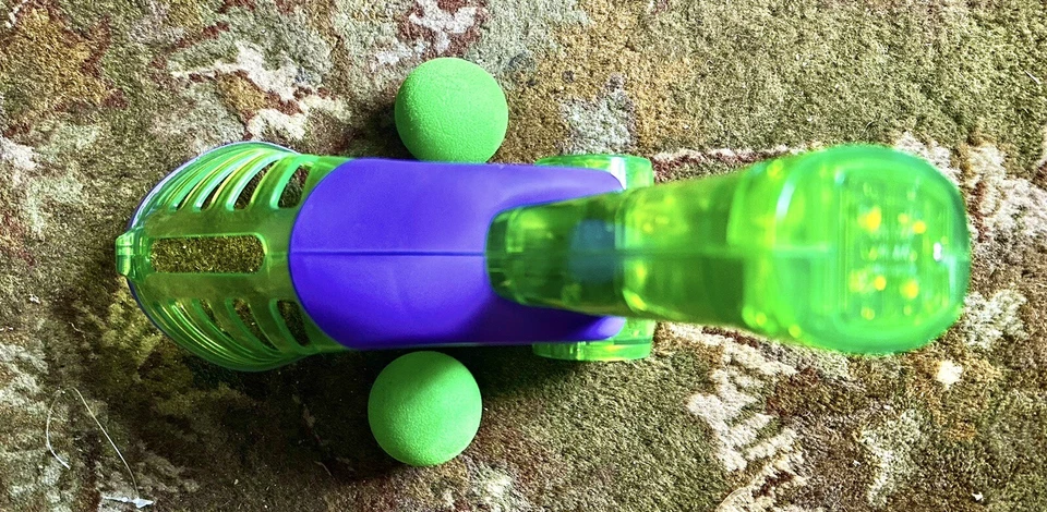 Lançador de bolas Zoom-O com cesta de captura - Blip Toys, com 2 bolas - Imagem 2 de 3