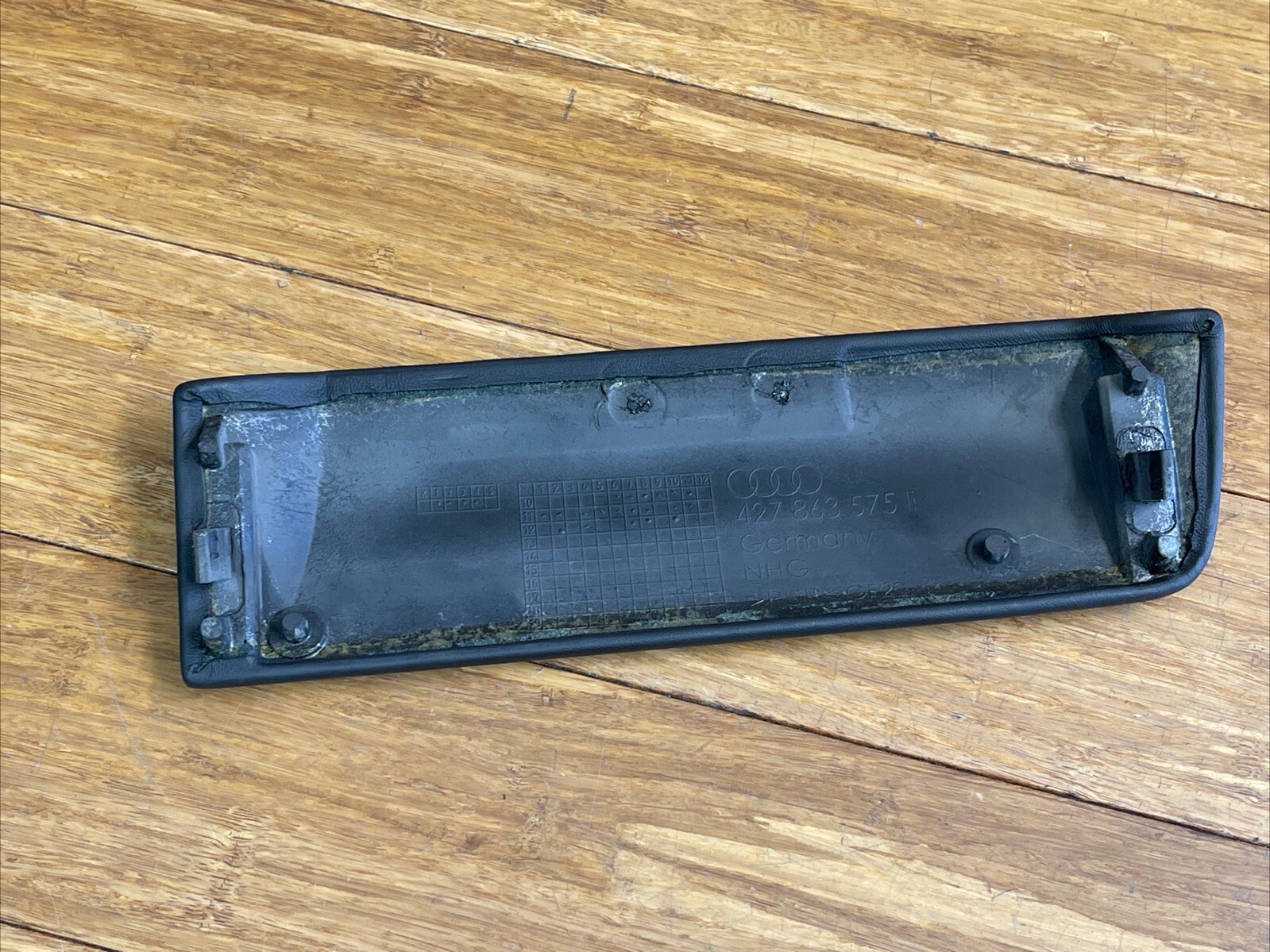 2011-2015 Audi R8 42 Spyder Rear or Left Molding Trim Leather OEM *NOTE*