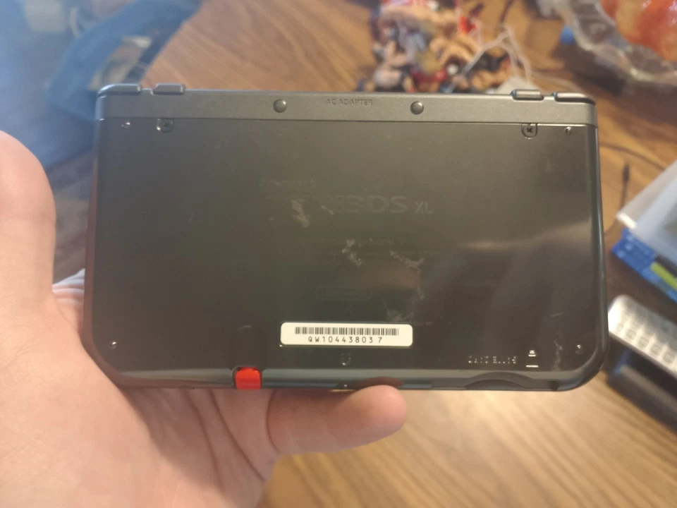 Nuevo sistema portátil Nintendo 3DS XL negro ROJO-001 solo para piezas o reparaciones Foto 3 de 3