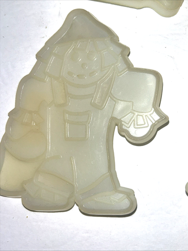 4 Kiddy Kreetures Halloween Cookie Cutters Dracula Scarecrow Ghost Devil 1979 - Picture 3 of 14