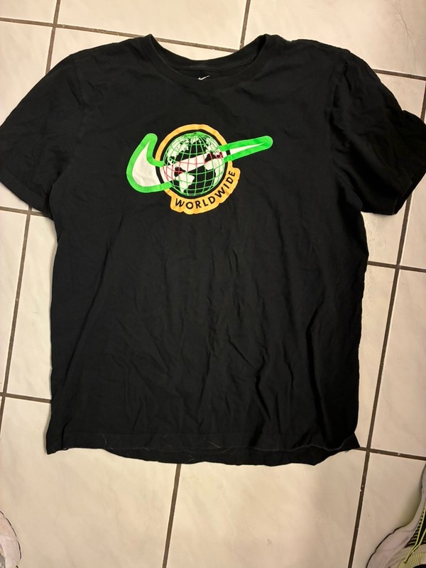 Nike Worldwide Men's L Black Short Sleeve T-Shirt.