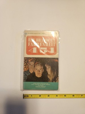 Fahrenheit 451 by Ray Bradbury - 1967 Ballantine Sci-Fi Paperback 9th Printing