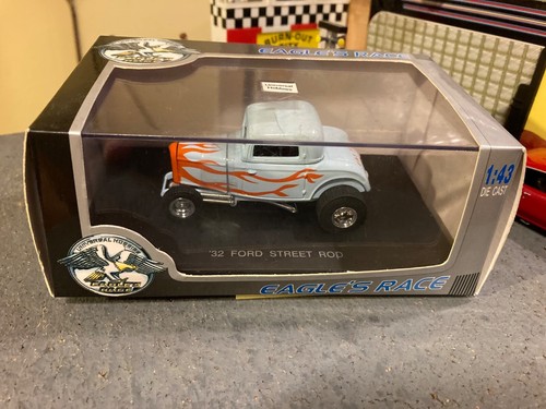 1932 Ford Hot Rod Street Rod, 1:43 scale, New in Box - Picture 10 of 11