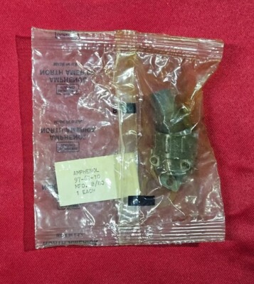 Amphenol 97-67-10 Connector MFD. 8/80, Made in USA - NEW