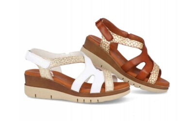 Sandalia de piel tiras, con estampado, cierre de velcro, cuña de 6 cm, ligera