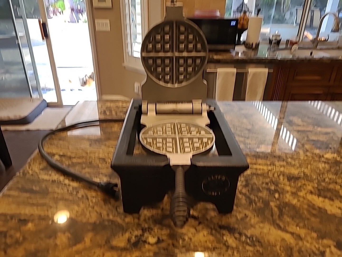 CARBON'S GOLDEN MALT WAFFLE MAKER, RUGGED FS CARBON USA, FAST COMMERCIAL, 110v