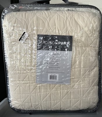 Madison Park Linnette Reversible Coverlet Set In Cream Full/Queen. 3-piece Set