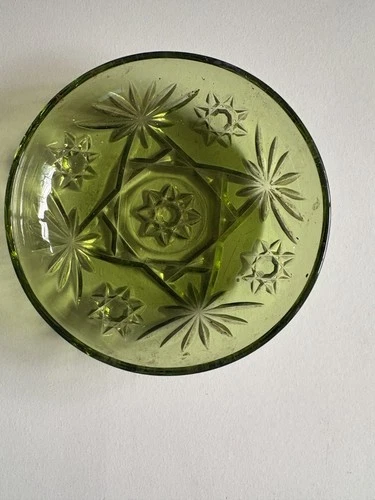Vintage Early American Prescut Glass Avocado Green Smooth Rim Bowl 5.5"
