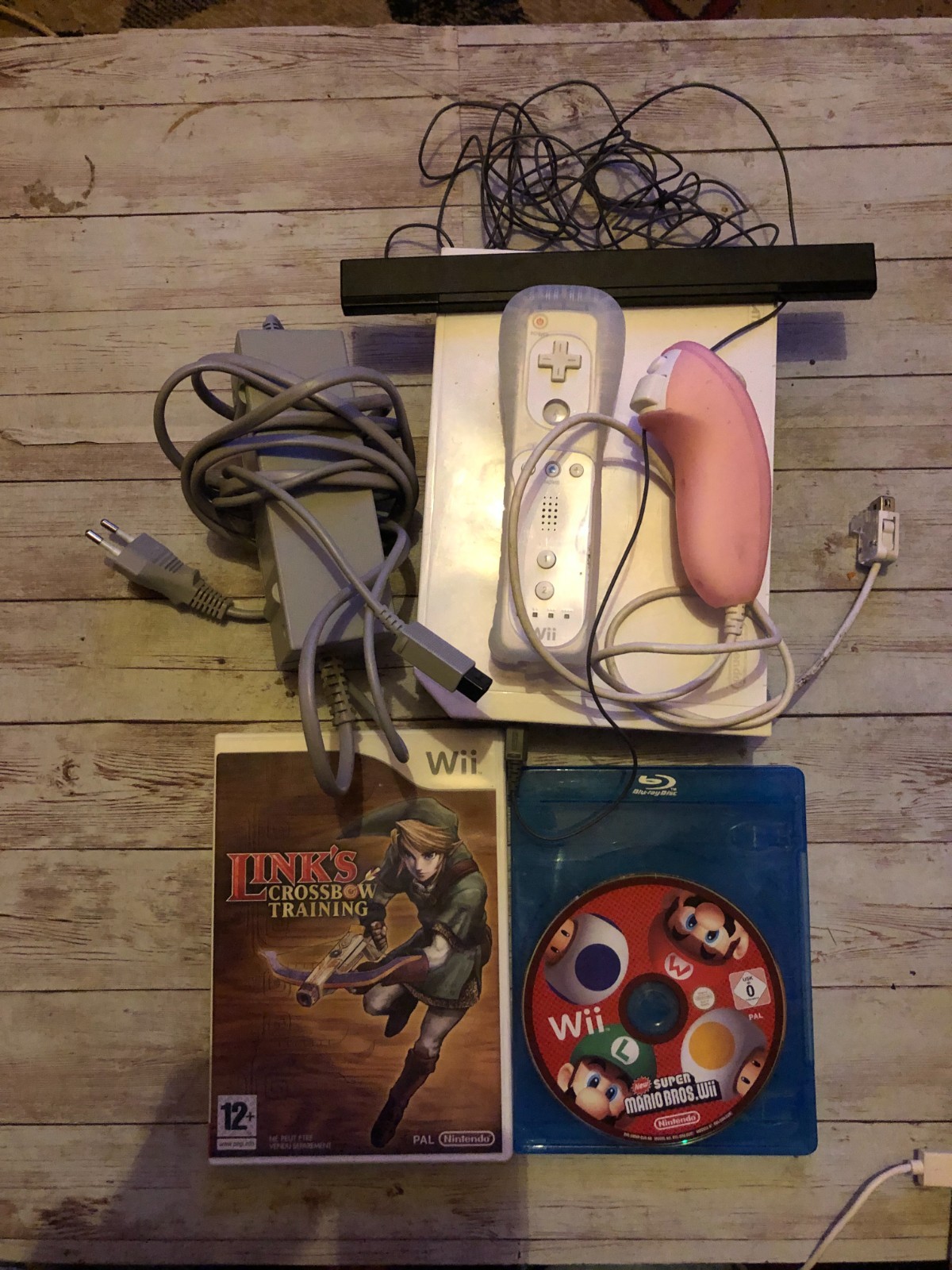 Console Wii Nintendo Complète + 2 Jeux Mario Bros , Link's Crossbow Training