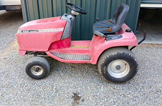 Honda 4514 Hydrostatic Riding Lawn Mower Garden Tractor Gasoline Red