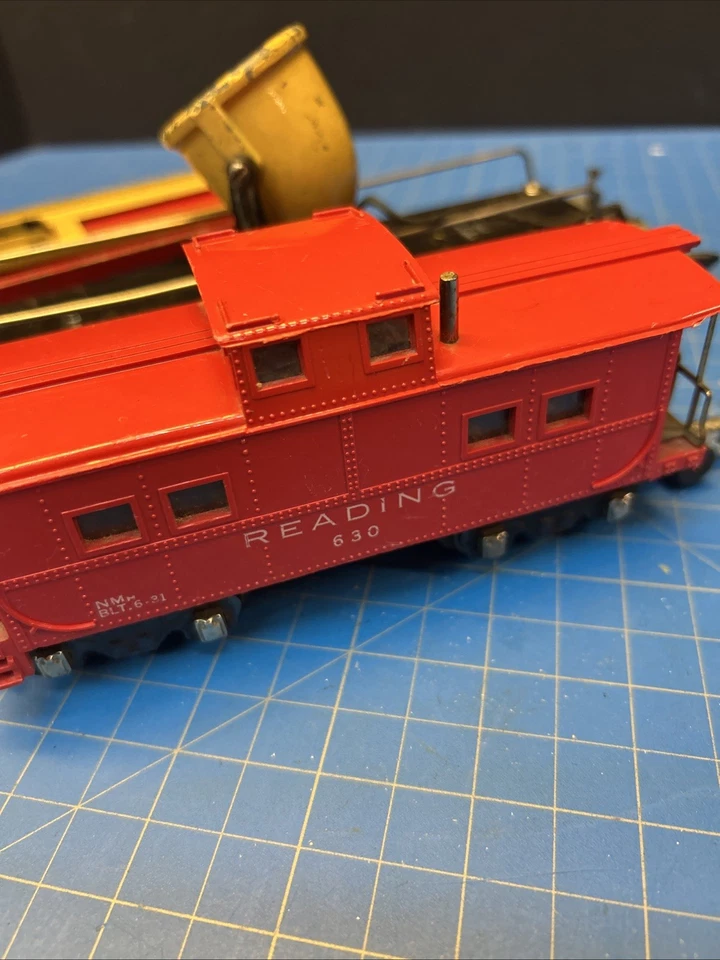 Lot Of Vintage American Flyer S #634 spotlight 630 Caboose prewar tin - Image 2 of 4