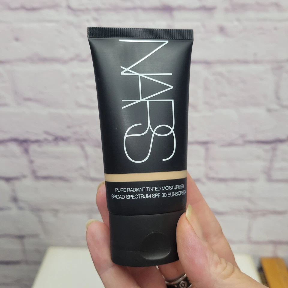 NARS Pure Radiant Tinted Moisturizer Broad Spect SPF 30 Light Terre Nueve 1.9oz - Image 2 of 4