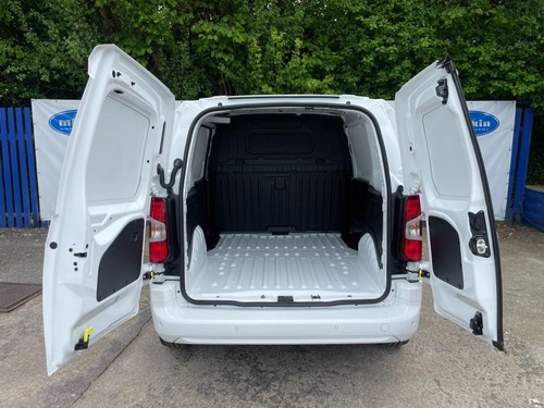 2021 70 Vauxhall Combo 1.5 Turbo D 130ps Sportive AUTO Van PLUS VAT - Picture 11 of 20