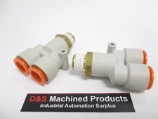 New Lot of 2 SMC KQ2U13-36S Pneumatic Y Fittings, 3/8" NPT, 1/2" Tubing