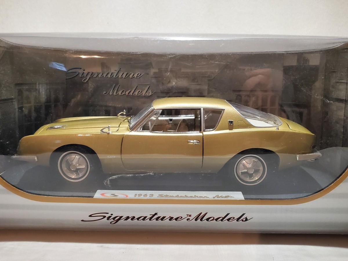 ホットウィール ★ STUDEBAKER AVANTI ★クラシック Signature Models 1963 Studebaker Avanti 1:18 Scale Diecast