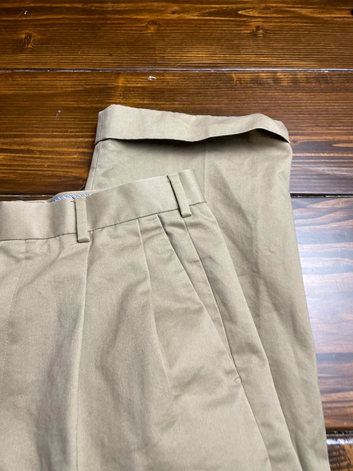 Pantalones de vestir A[x]ist, para hombre talla 33/32, tostados, pierna recta, frente plano, dobladillo Foto 3 de 4