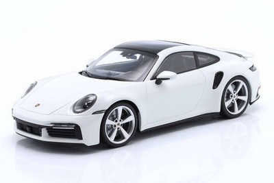Minichamps - 1:18 Porsche 911 (992) Turbo S 2021 White - Porsche