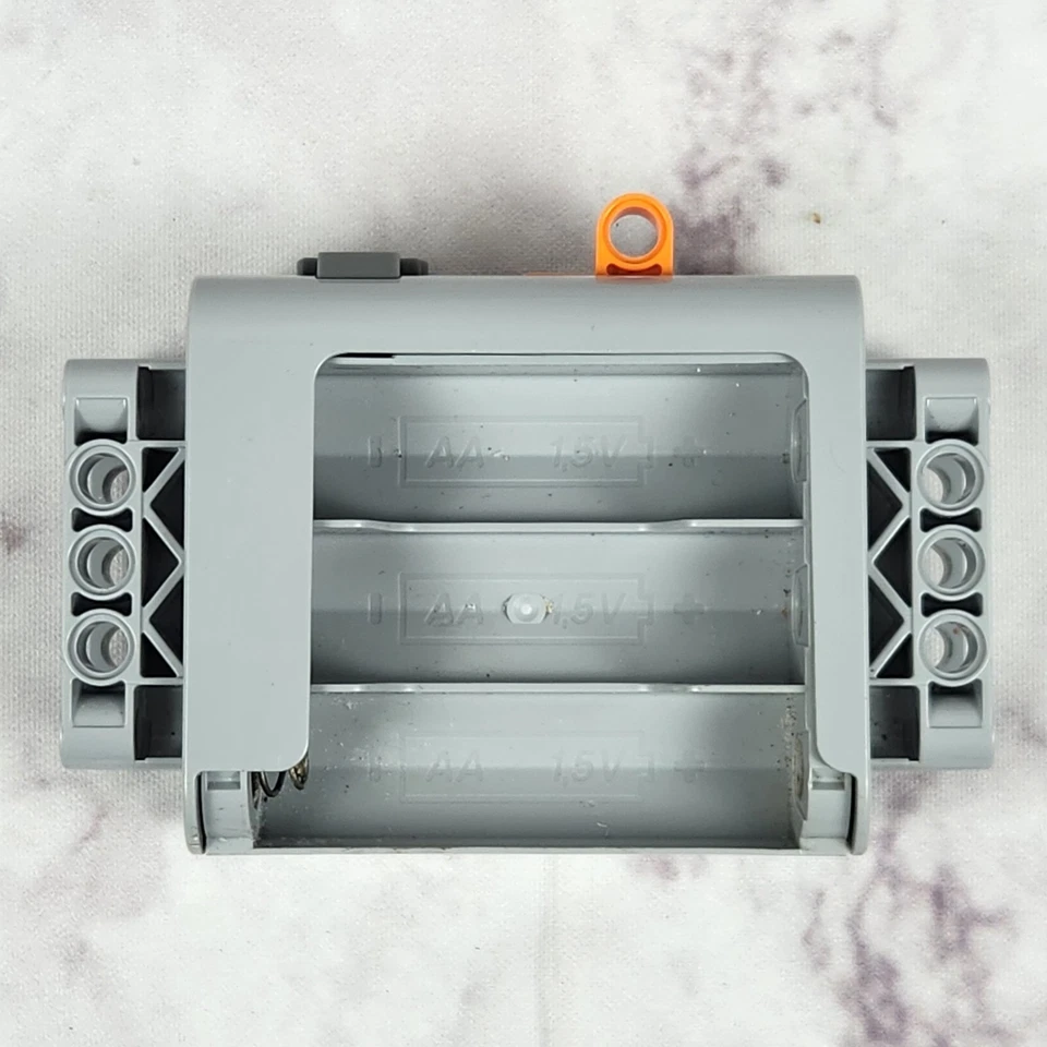 LEGO Power Functions: Battery Box 8881 - 2006 - Read Description  - Image 2 of 4