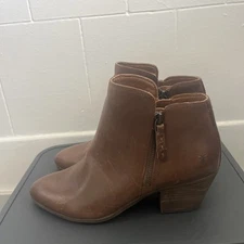 Frye Judith Double Zip Leather Booties In Cognac Size 9M