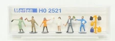 Merten Figures 2521 Passers-by Throwing Away Recyclable Papers & Glass, HO Scale
