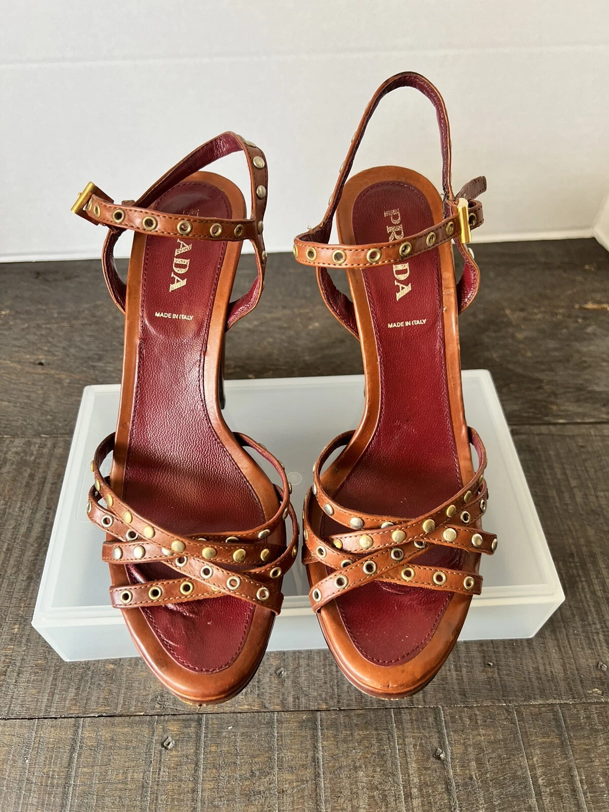 Prada 5" Lux metallo bordeaux pelle cinturino passante borchie plateau tacco 7 5 nuovo con scatola