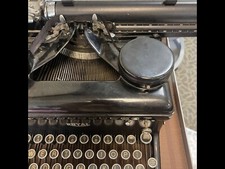 1937 Royal KHM Working Antique Desktop Typewriter in good condition  thumbnail