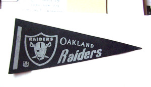 OAKLAND RAIDERS NFL PENNANT (SMALL)