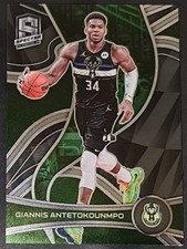Giannis Antetokounmpo 2021-22 Panini Spectra VARIATION Base Card (no.34)