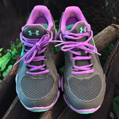 Zapato para correr Under Armour UA W Micro G Assert IV para mujer talla 9 EE. UU. negro púrpura - Imagen 1 de 4