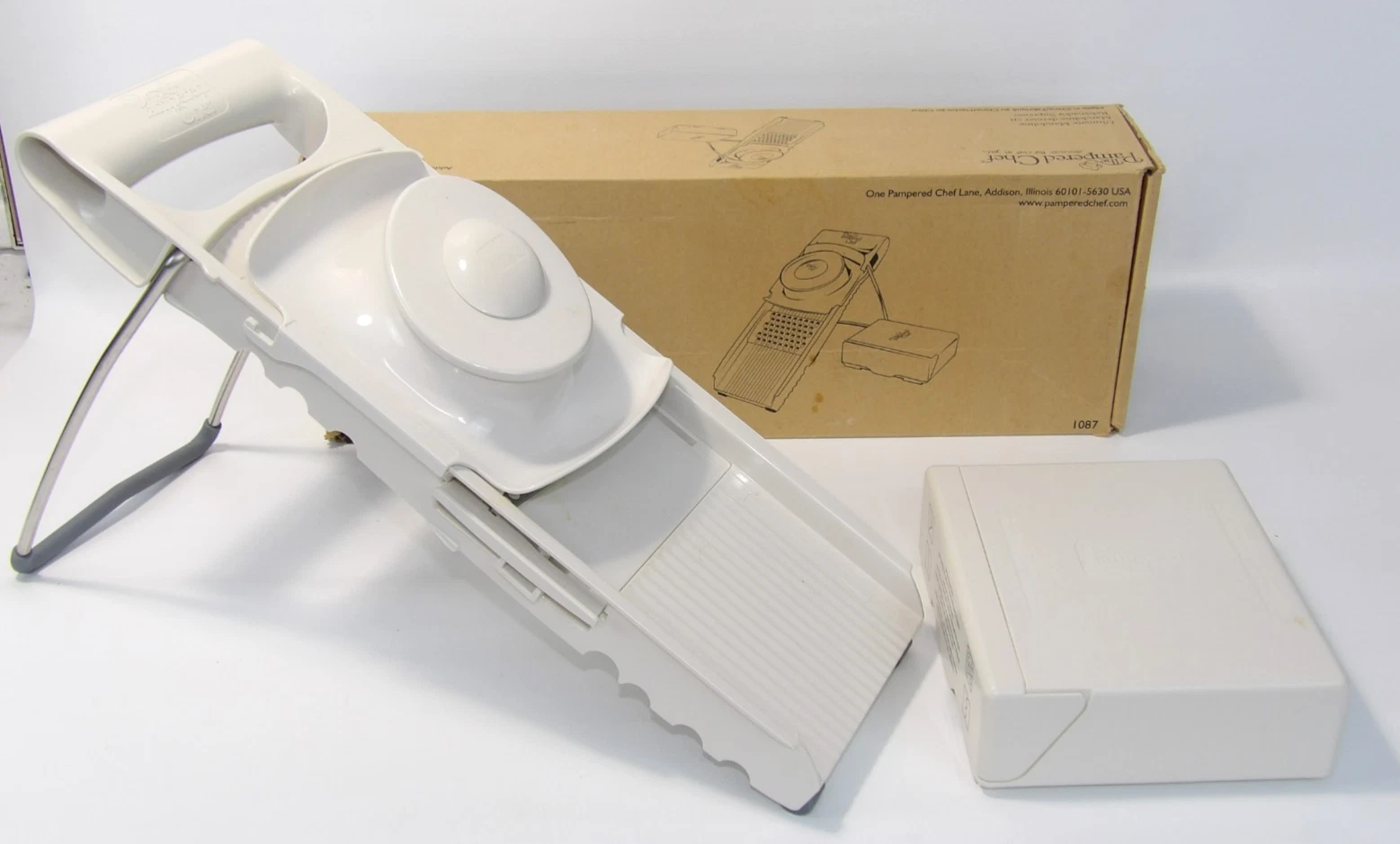 The Pampered Chef Ultimate Slice & Grate Mandoline Food Slicer #1087 w/ 4 Blades