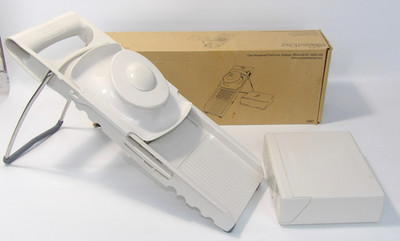 The Pampered Chef Ultimate Slice & Grate Mandoline Food Slicer #1087 w/ 4 Blades