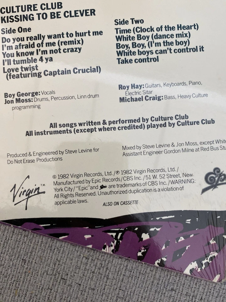 Vintage 1982 Culture Club Featuring Boy George Kissing To Be Clever Vinyl LP — 第 3/4 张图片