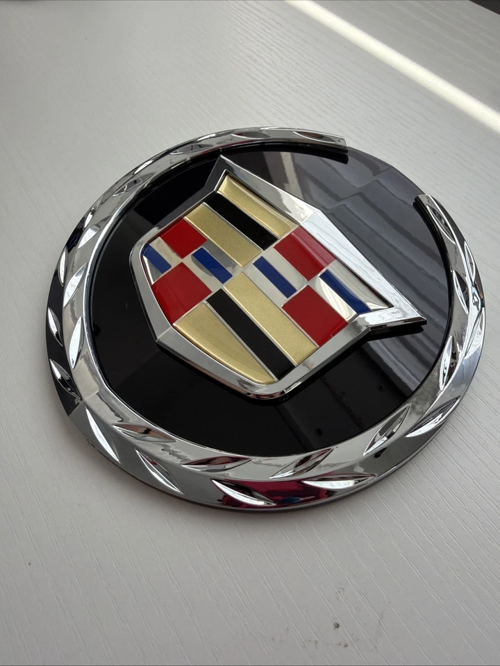 OEM NUEVO GM parrilla delantera escudo y corona emblema 07-14 Cadillac Escalade 22985035 Foto 2 de 4