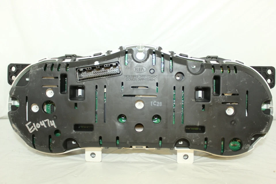 Cuadro de instrumentos velocímetro indicadores del panel de instrumentos Kia Optima 2011 74.157 millas Foto 4 de 4