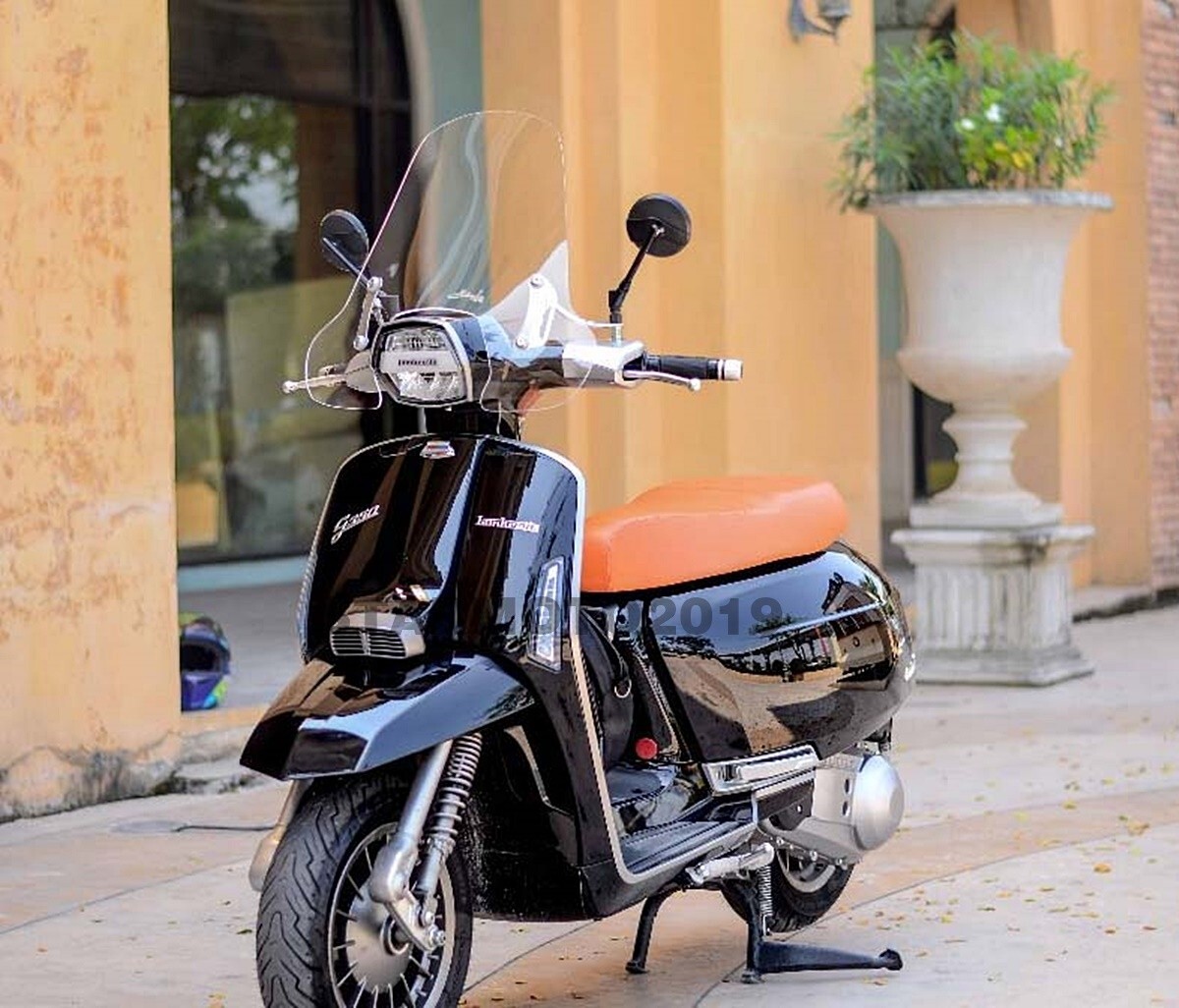 ランブレッタ Lambretta ウインドシールド(ハイ/クリア) 61j66C9gRmL._UF350,350_QL80_.jpg