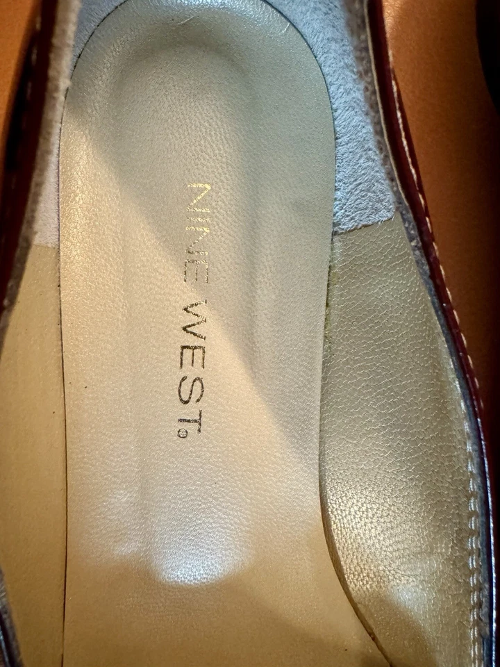 NINE WEST Borgoña Charol Hebilla Dorada Ballet Pisos 38.5 EE. UU. 8 Totalmente Nuevos Foto 3 de 4