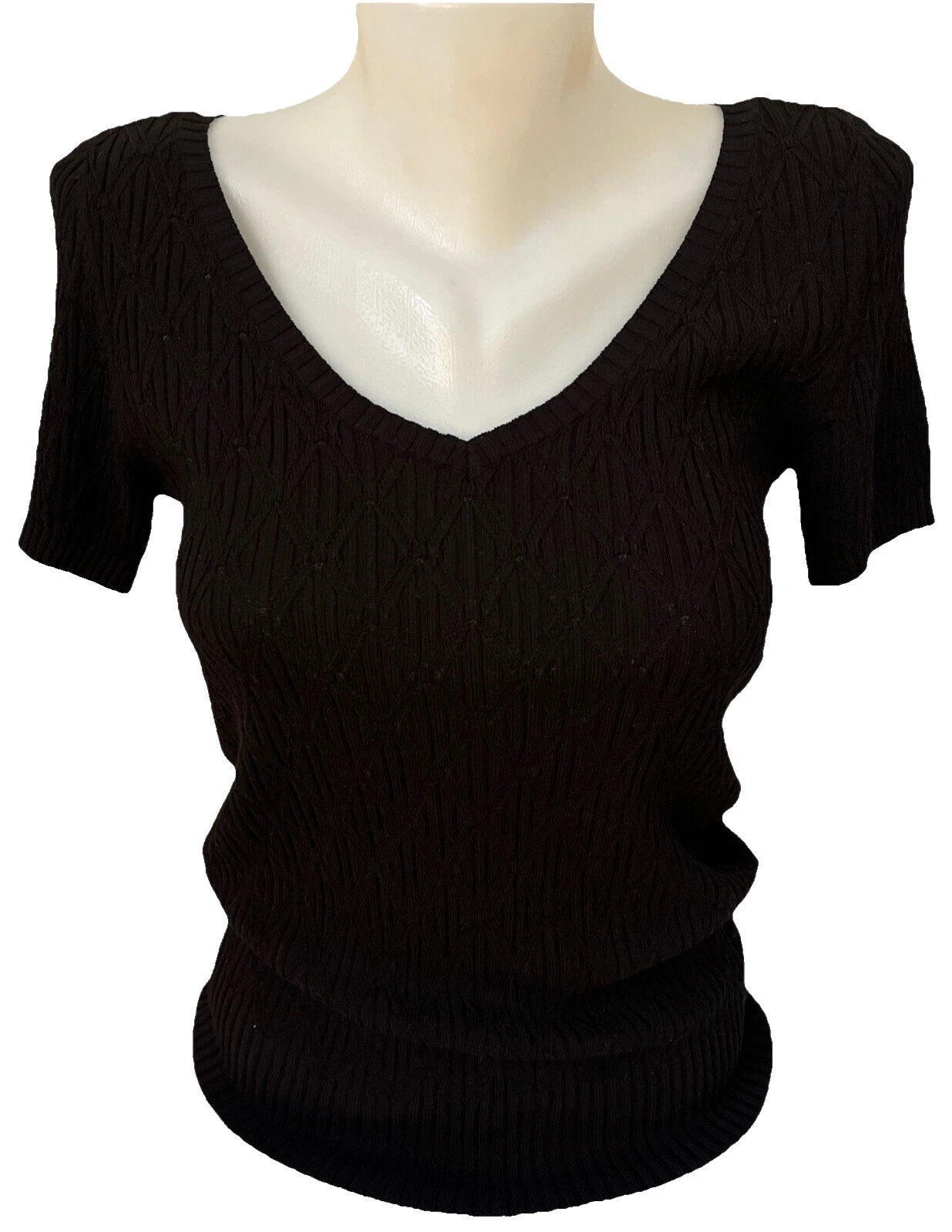 Prendas para mujer geométricas de la Casa Blanca en el mercado negro