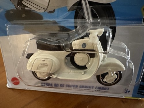 NEW 2025 Hot Wheels 1966 VESPA 90 SS MOTO SERIES RARE Motorcycle Bike Vintage - Picture 4 of 5