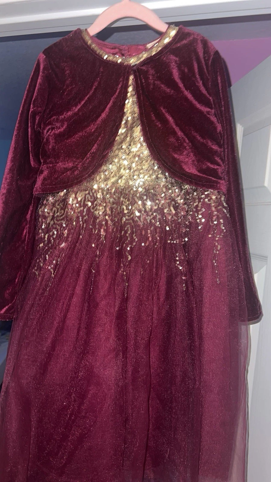 Girls dress size 6 - Set
Opens in a new window or tab