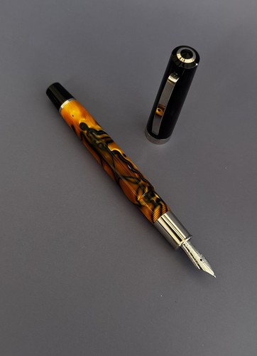 Omas Bologna Fountain Pen Night of Bologna Orange Resin 14K Gold M Nib | Italy