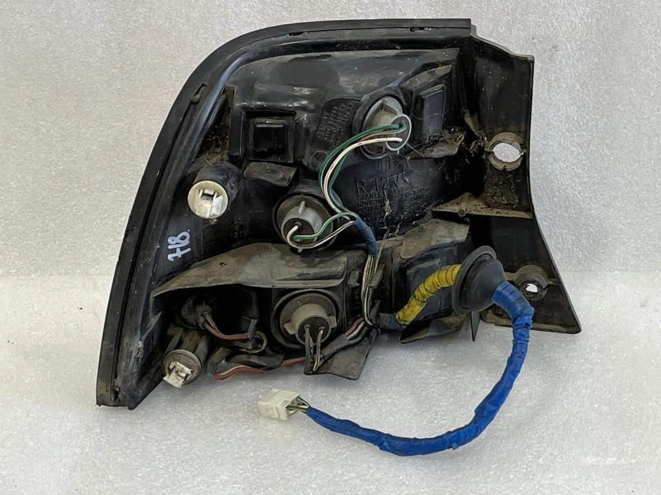 Lexus LS400 1997 lado derecho pasajero cuarto luz trasera lámpara 81550-50040 Foto 2 de 4